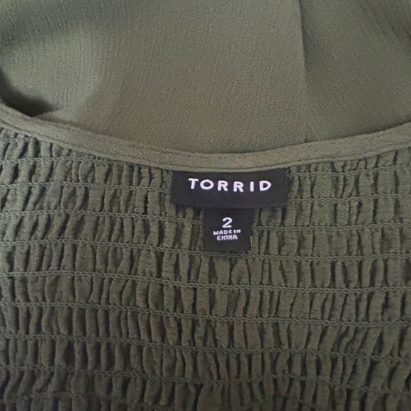 Torrid Fluttery Top Blouse Rayon Long Sleeve Shirred Smocked Empire Bust Waist - Picture 9 of 14